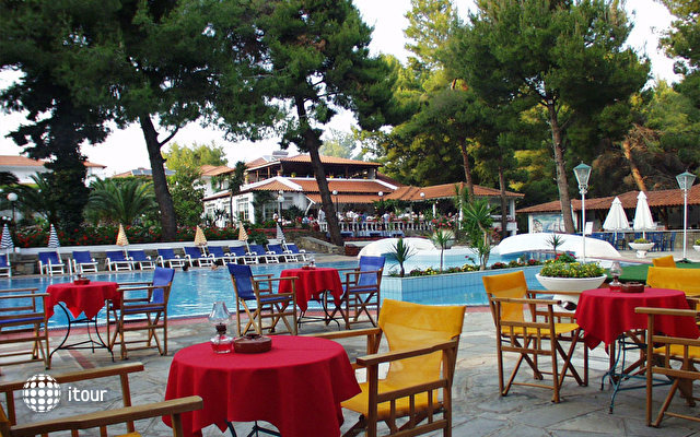 Porfi Beach Hotel 18