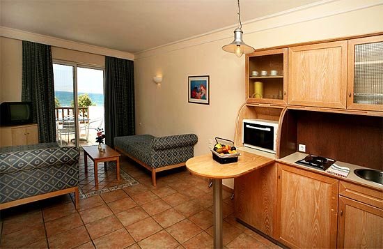 Marmari Beach Apartment Suites 4