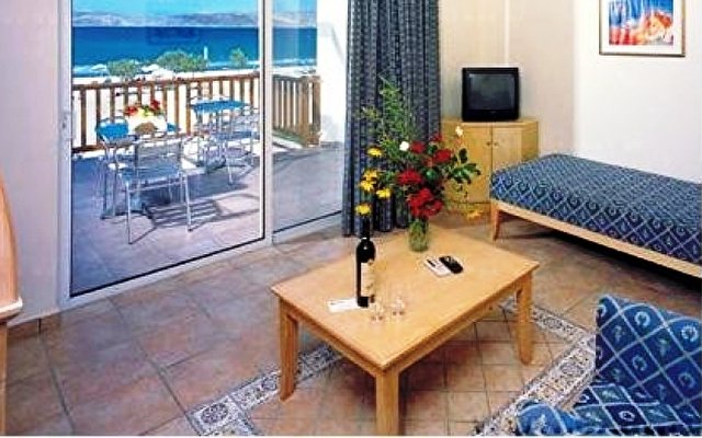 Marmari Beach Apartment Suites 6