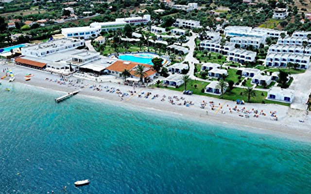 Kinetta Beach Hotel 1