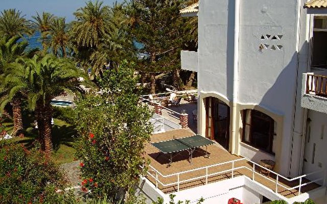 Zervas Beach Hotel 3