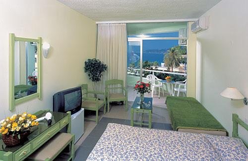 Avra Imperial Beach Resort & Spa 13