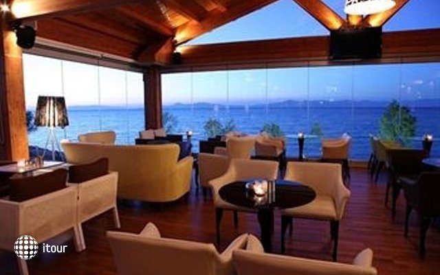 Villa Di Mare Luxury Suites 17