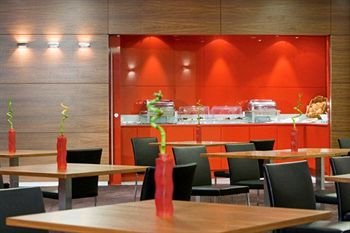 Hilton Garden Inn Stuttgart Neckarpark 11