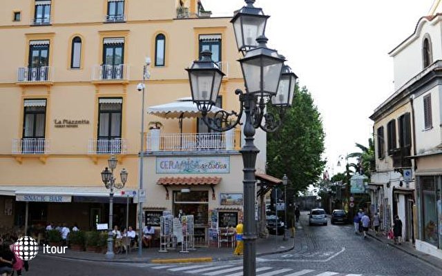 La Piazzetta 19