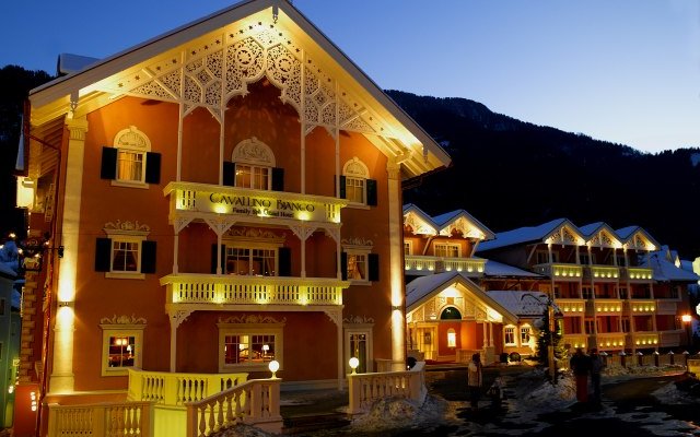 Cavallino Bianco Family Spa Grand Hotel 1