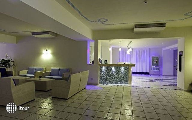 Club Hotel Laconia 10