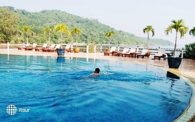 Rayong Resort Hotel 11