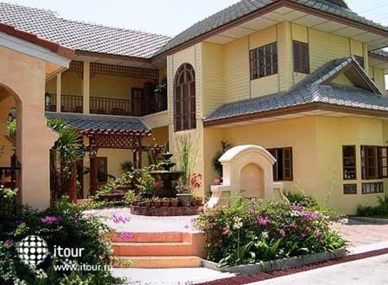 Baan Rajdamnern Resort 9