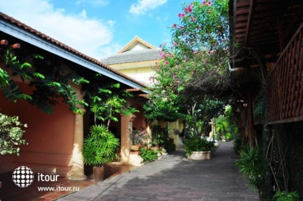Baan Rajdamnern Resort 12