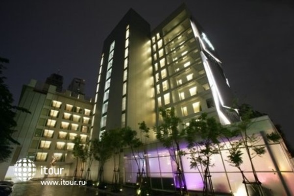 Radisson Suites Bangkok Sukhumvit 1