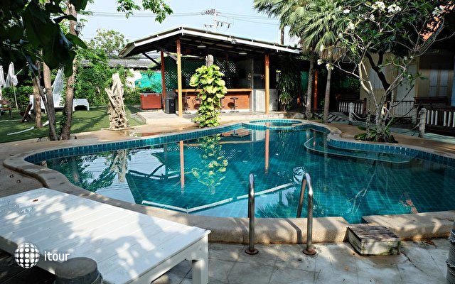 Deeden Pattaya Resort 4