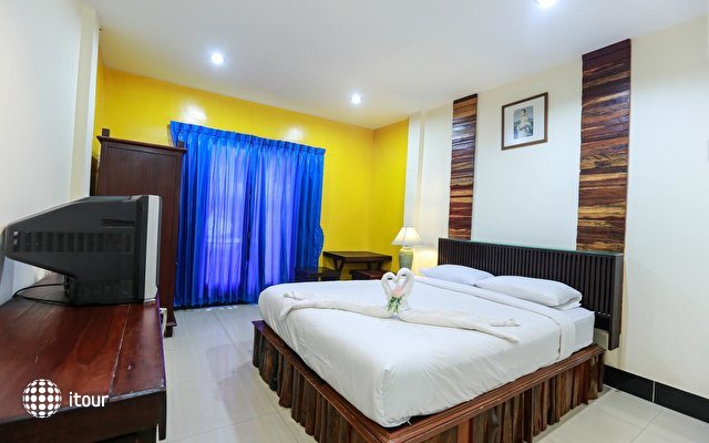 Deeden Pattaya Resort 12