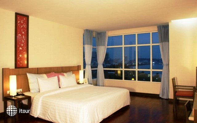 Pattaya Discovery Beach Hotel 11