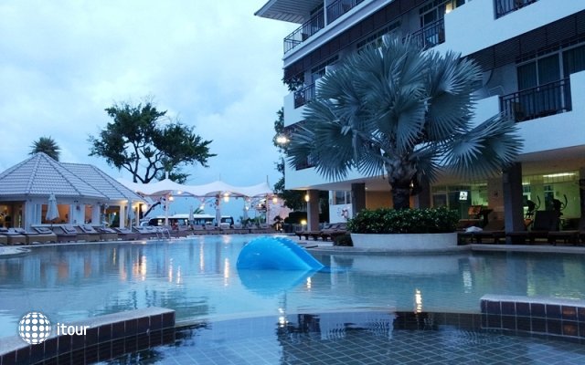 Pattaya Discovery Beach Hotel 33