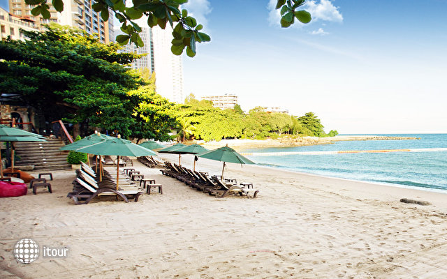 Pattaya Modus Beachfront Resort 32