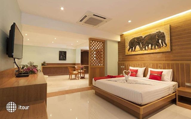 Azure Phuket Hotel 9