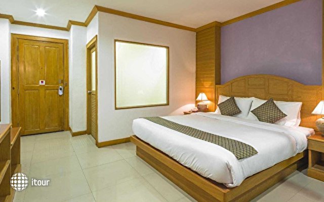 Azure Phuket Hotel 18