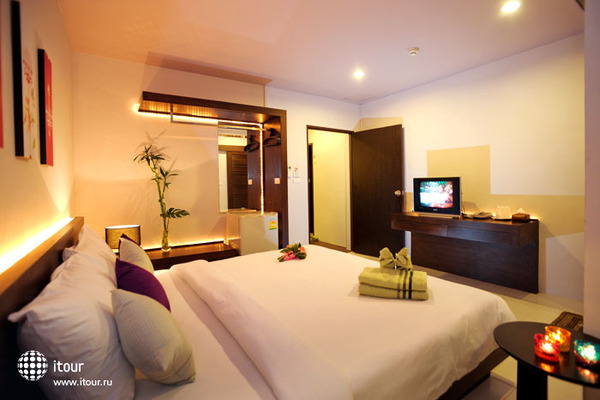 Urban Patong Mini Hotel & More 12