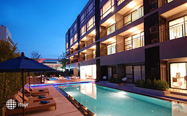 The Lantern Resort Patong 16