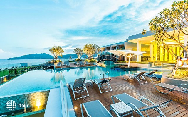 Crest Resort & Pool Villas Phuket 2