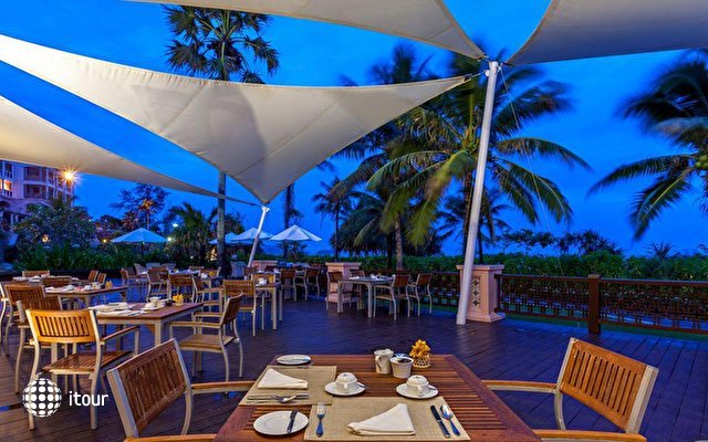 Centara Grand Beach Resort Phuket 35