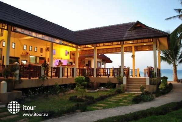 Maenamburi Resort 10