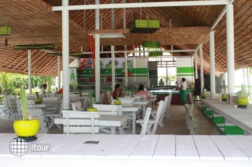 Lime N Soda Beachfront Resort 35