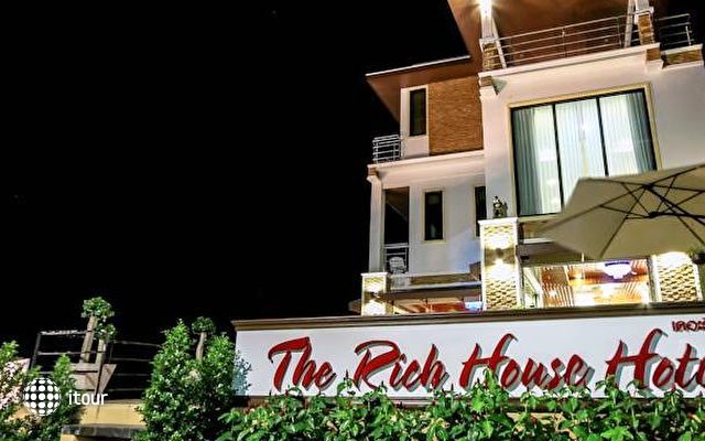 The Rich House 32