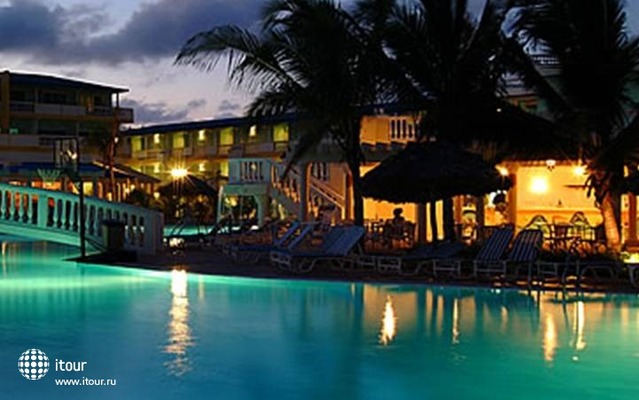 Memories Caribe Beach Resort 9