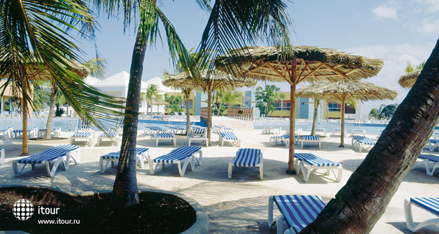Memories Caribe Beach Resort 42
