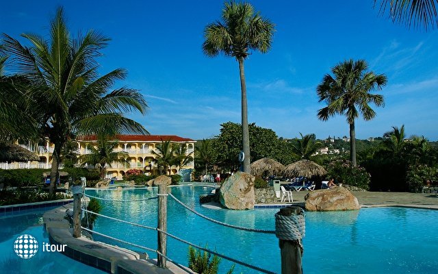 Lifestyle Tropical Beach Resort & Spa 12