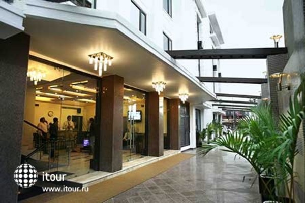 The Grand Hotel Bizzotel Gurgaon 1