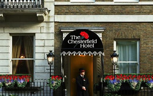 Chesterfield Mayfair A Red Carnation 31