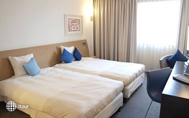 Novotel London Excel 12