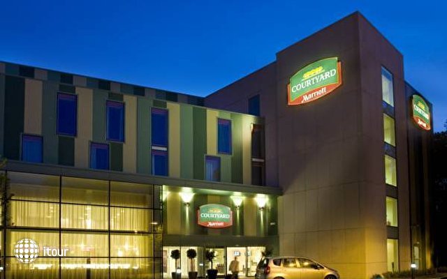 Courtyard By Marriott London Gatwick Airport 2