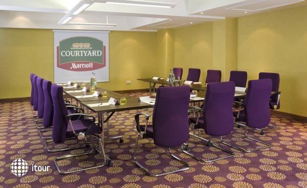 Courtyard By Marriott London Gatwick Airport 5