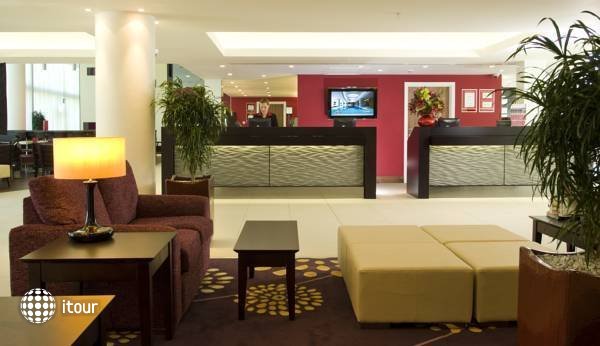 Courtyard By Marriott London Gatwick Airport 6