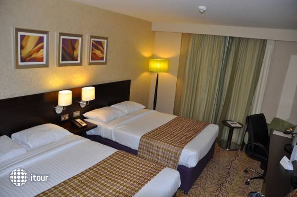 Courtyard By Marriott London Gatwick Airport 8