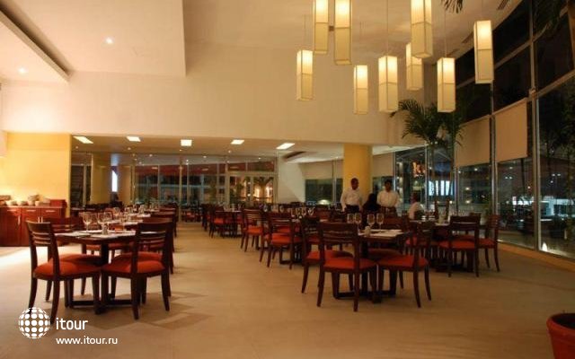 B2b Malecon Plaza Hotel & Convention Center 10