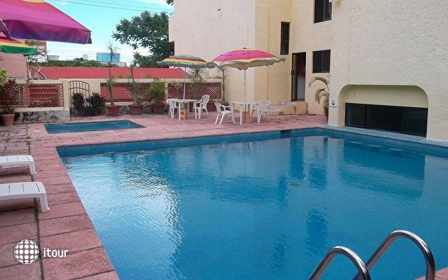 Ikaro Suites Cancun 1