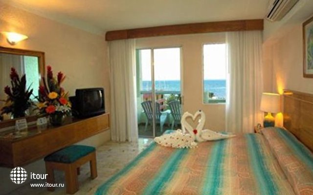 Aquamarina Beach Hotel 3