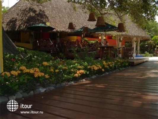 El Tamarindo Beach & Golf Resort 12