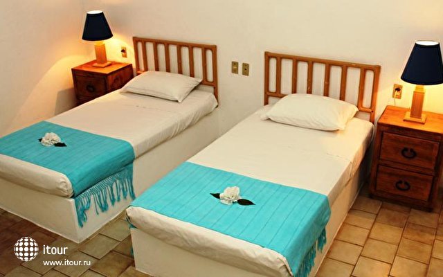 Emperador Vallarta Beachfront Hotel & Suites 2