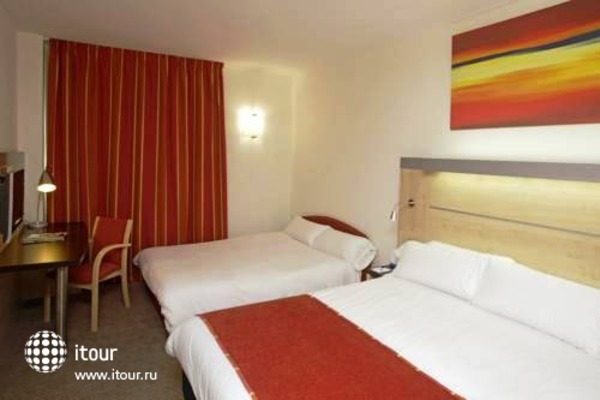 Holiday Inn Express Malaga Airport 11