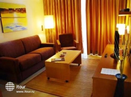 Manhatan Hoteles Suites Cunit 13