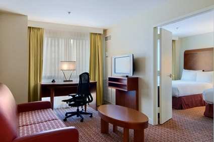 Hilton Suites Chicago/magnificent Mile Hotel 21