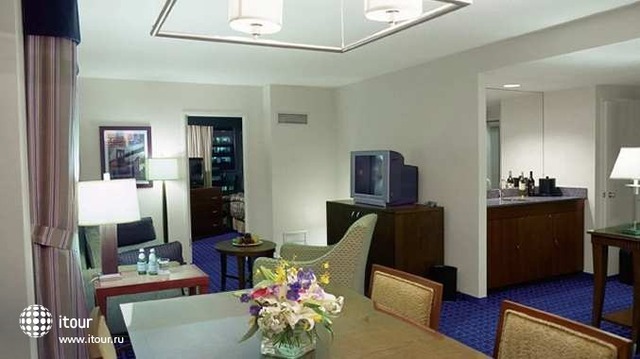 Doubletree Suites By Hilton Hotel New York - Times Square 18