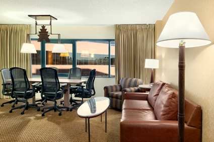 Hilton Suites Phoenix 18