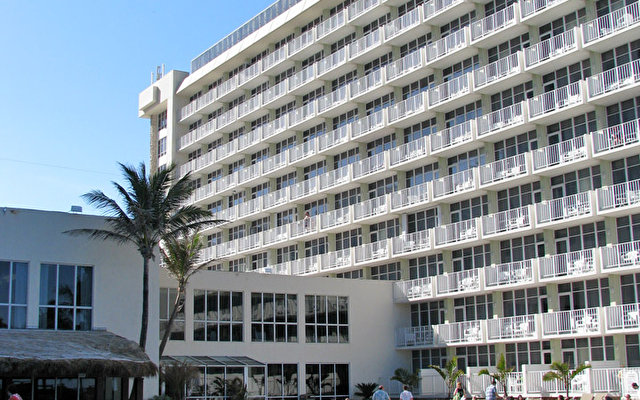 Newport Beachside Hotel & Resort 13